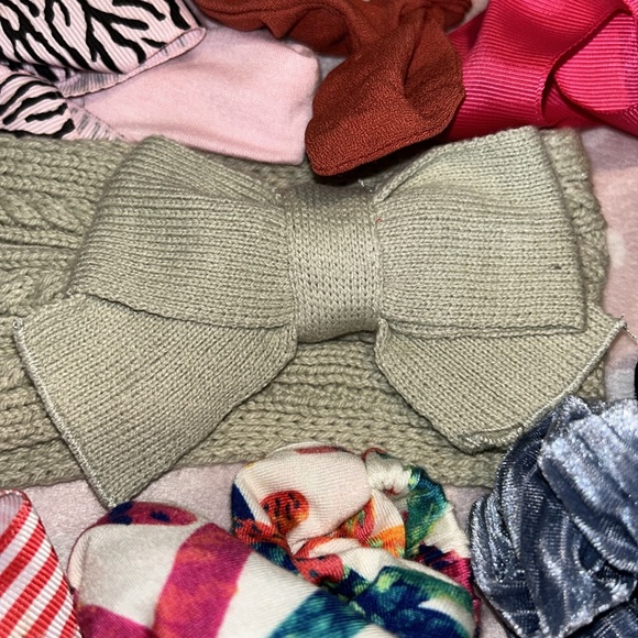 28 Hair Bows & Pins 💕🎀 - Picture 10 of 10